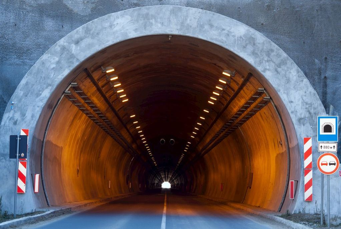 隧道里行駛為什么不能變道？(圖2)